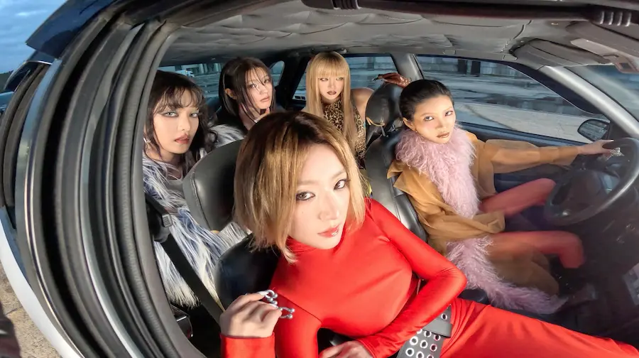 i-dle - Girlfriend image