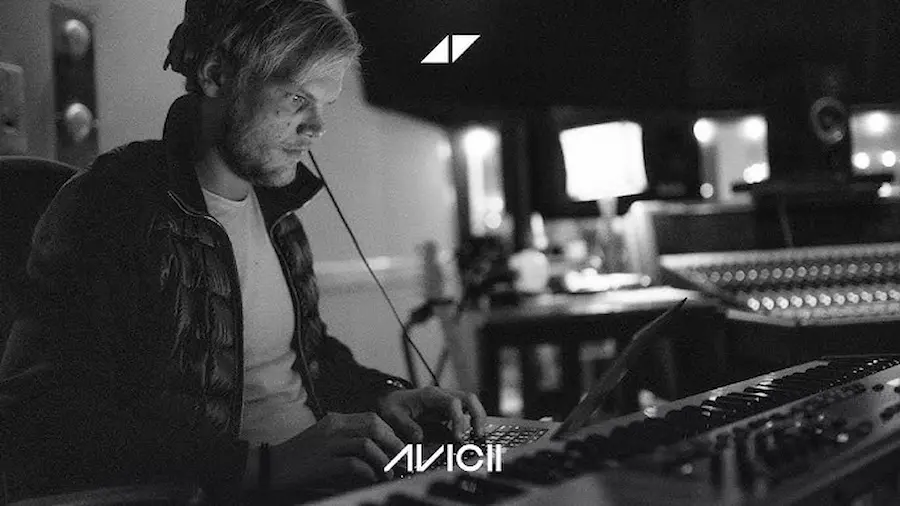 Avicii Ft. Elle King「Let's Ride Away」 画像