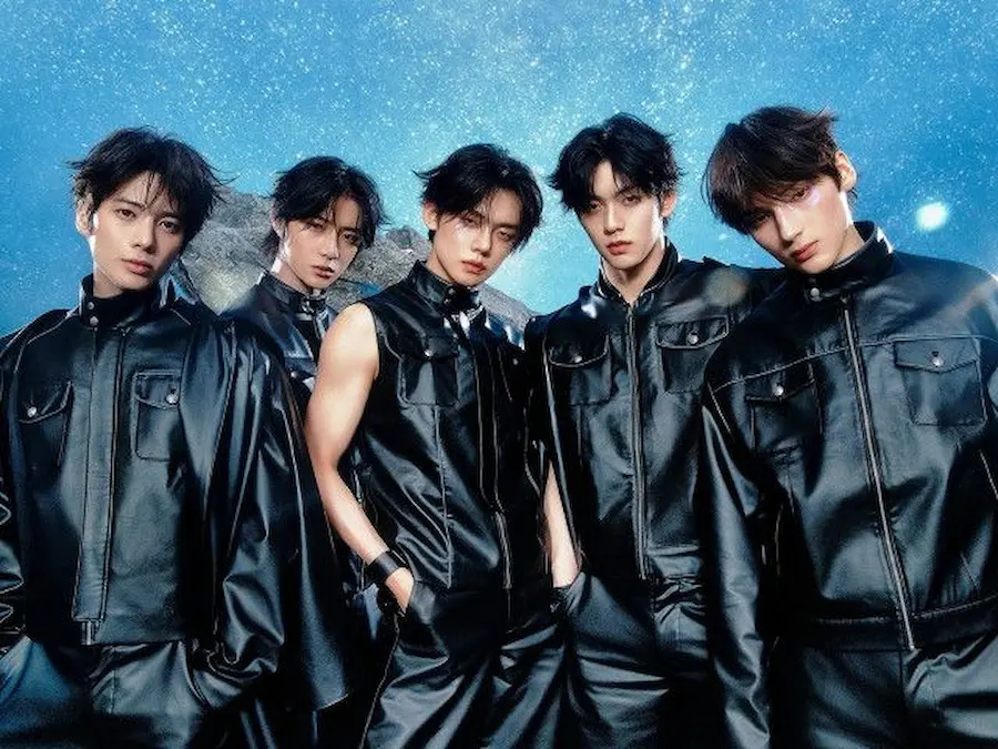 TXT - Beautiful Strangers