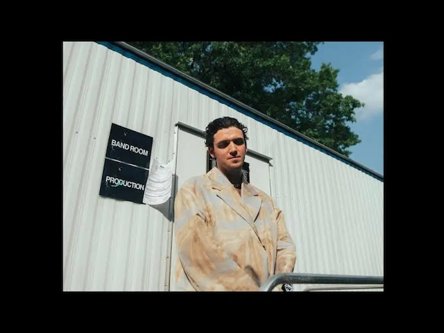 Combust · Lauv