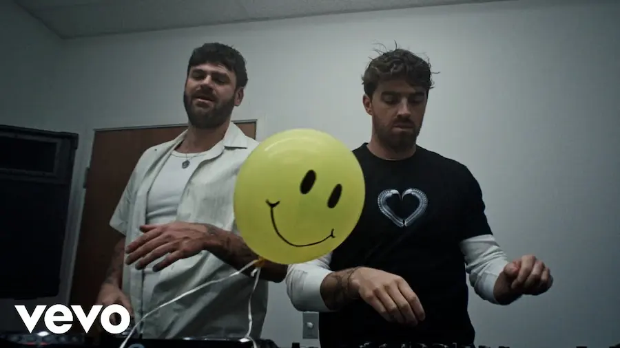 THE CHAINSMOKERS