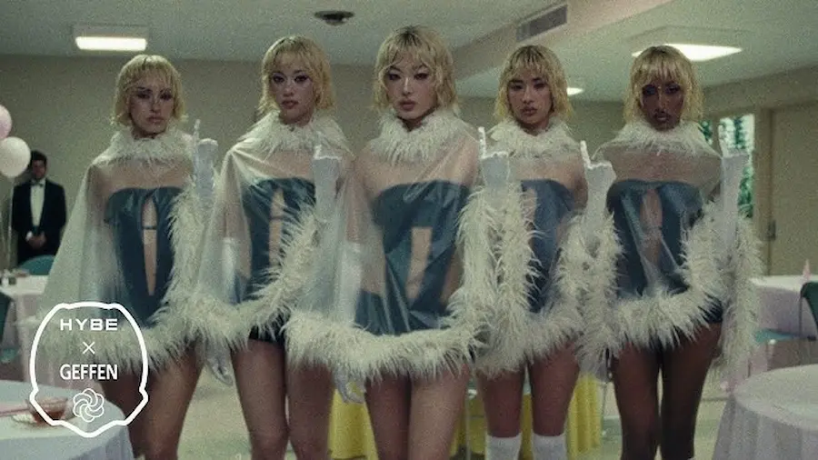 KATSEYE (캣츠아이) "PINKY UP"