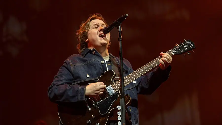 Lewis Capaldi - Stay Love